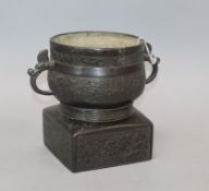 A Chinese archaistic bronze censer, 17th/18th century height 16cm