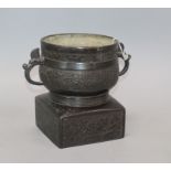 A Chinese archaistic bronze censer, 17th/18th century height 16cm