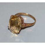 A 9ct gold and pale citrine ring, size O.