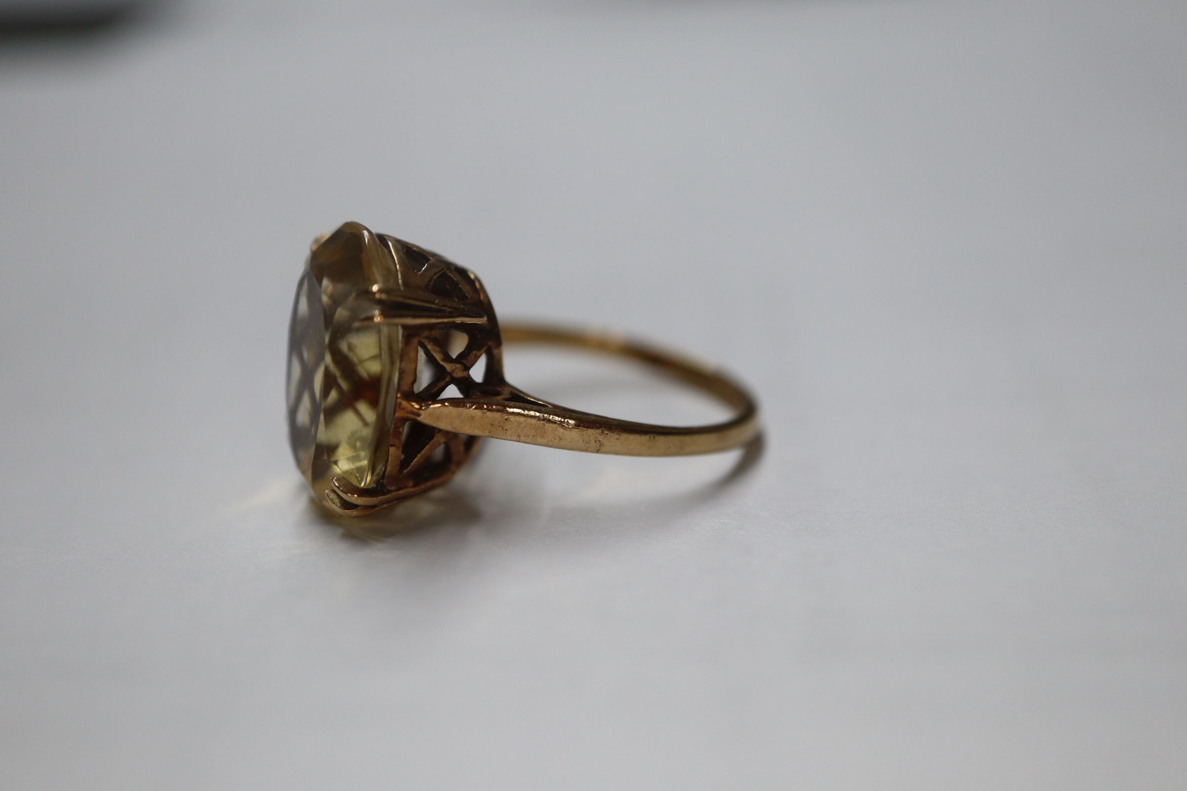 A 9ct gold and pale citrine ring, size O. - Image 4 of 8