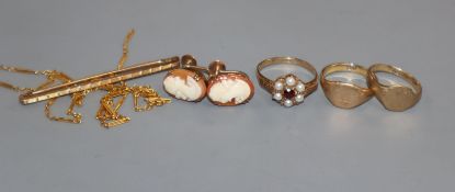 Three 9ct gold rings, a 9ct gold tie-pin, a fancy chain (a.f) and a pair of cameo earrings