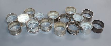 A set of five Edwardian silver serviette rings, one other pair and nine others, 13 oz.