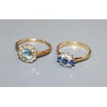 An 18ct gold sapphire ring and an 18ct gold, aquamarine and diamond cluster set ring.