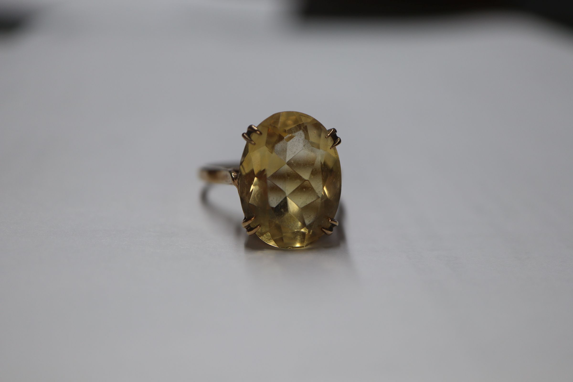 A 9ct gold and pale citrine ring, size O. - Image 5 of 8