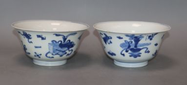 A pair of Chinese Kangxi blue and white 'hundred antique' pattern bowls diameter 15cm