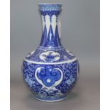 A Chinese blue and white vase, 19th century height 31cm