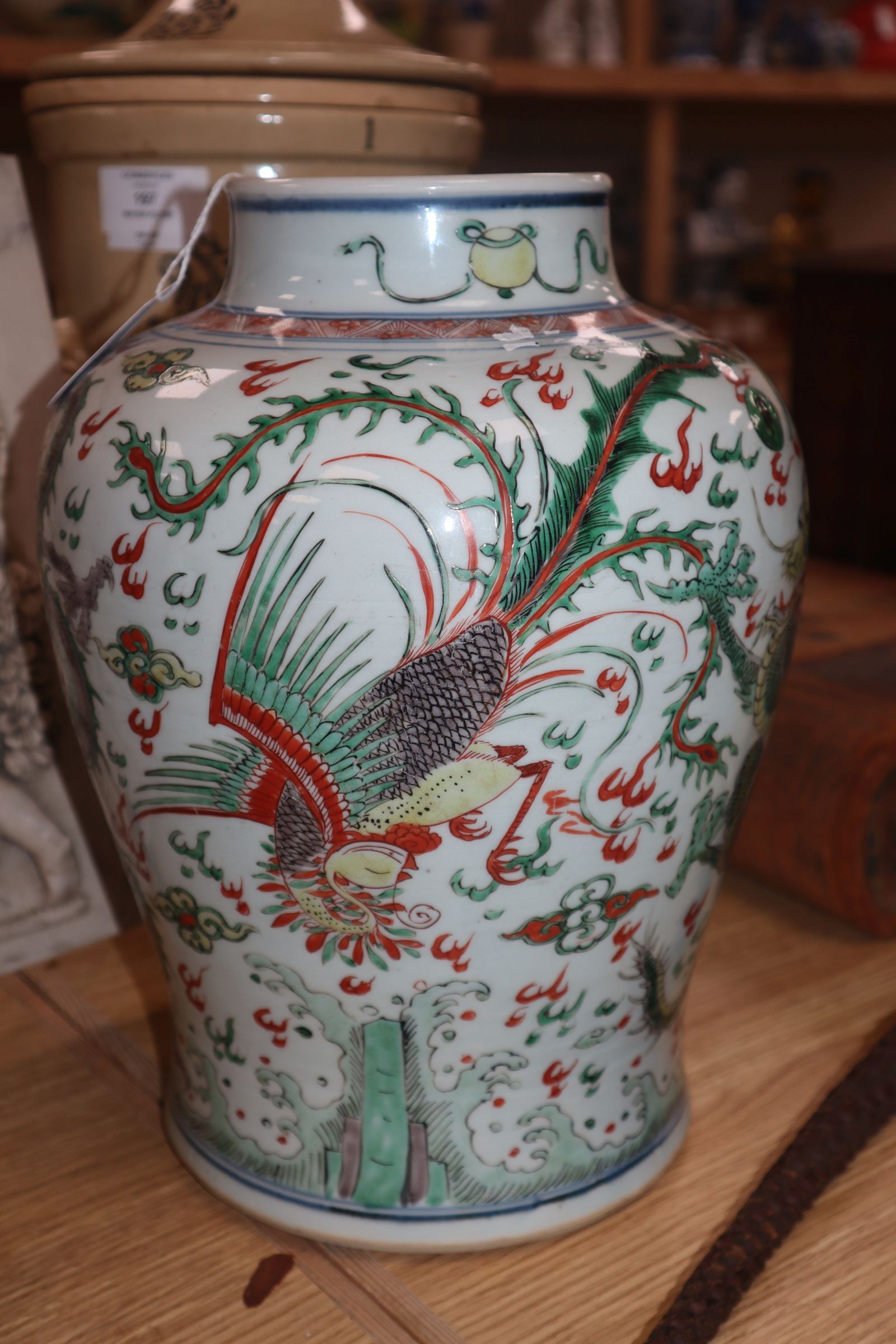 A large Chinese Kangxi period wucai vase - Image 7 of 8