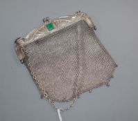 An Edwardian Art Nouveau silver and chrysophase set mesh evening purse, London, 1903.