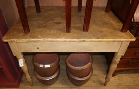 A Victorian pine kitchen table, L.105cm