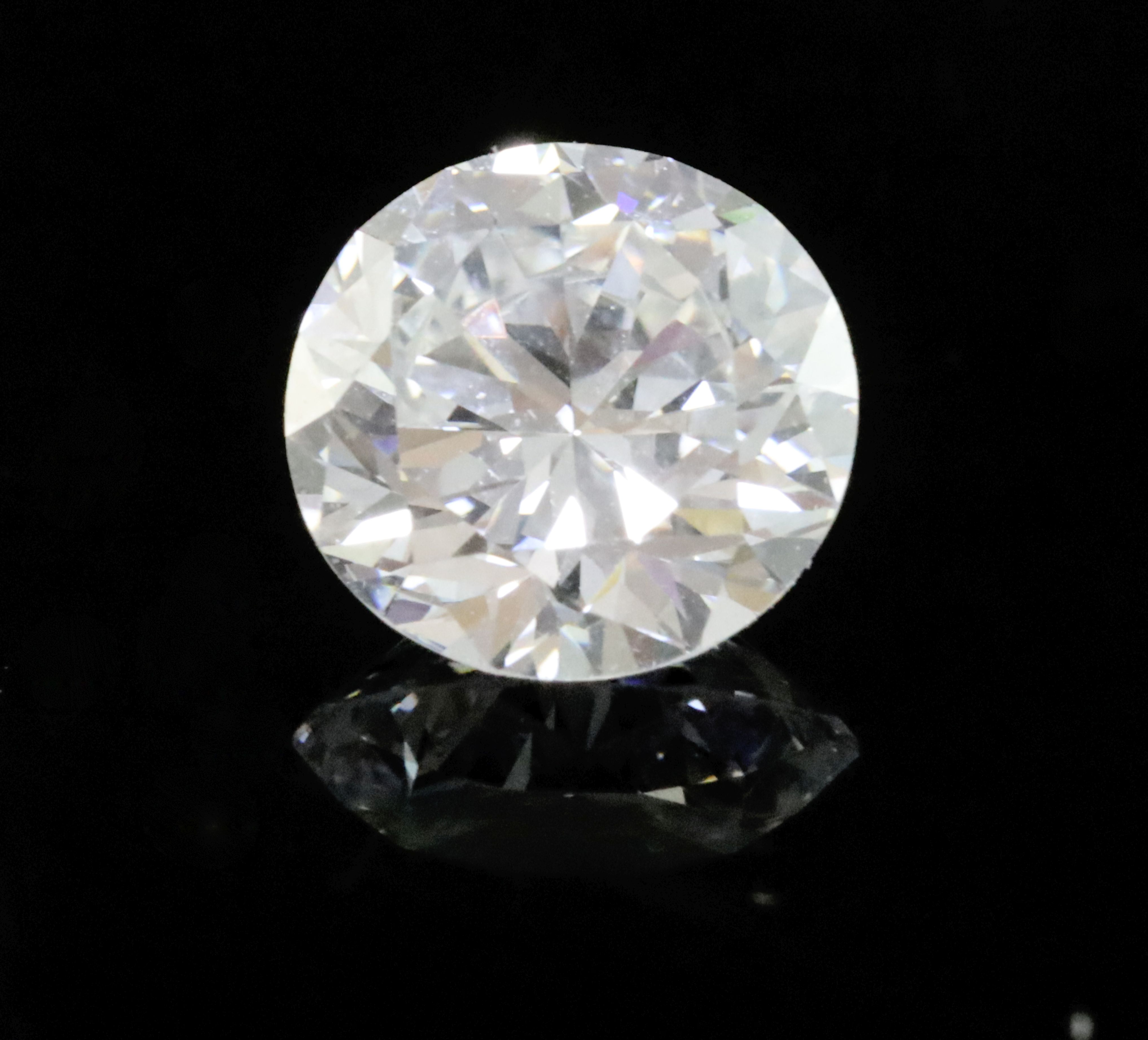An unmounted round brilliant cut diamond, weighing approximately 1.05cts.