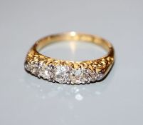 An 18ct and graduated five stone diamond ring, size L.