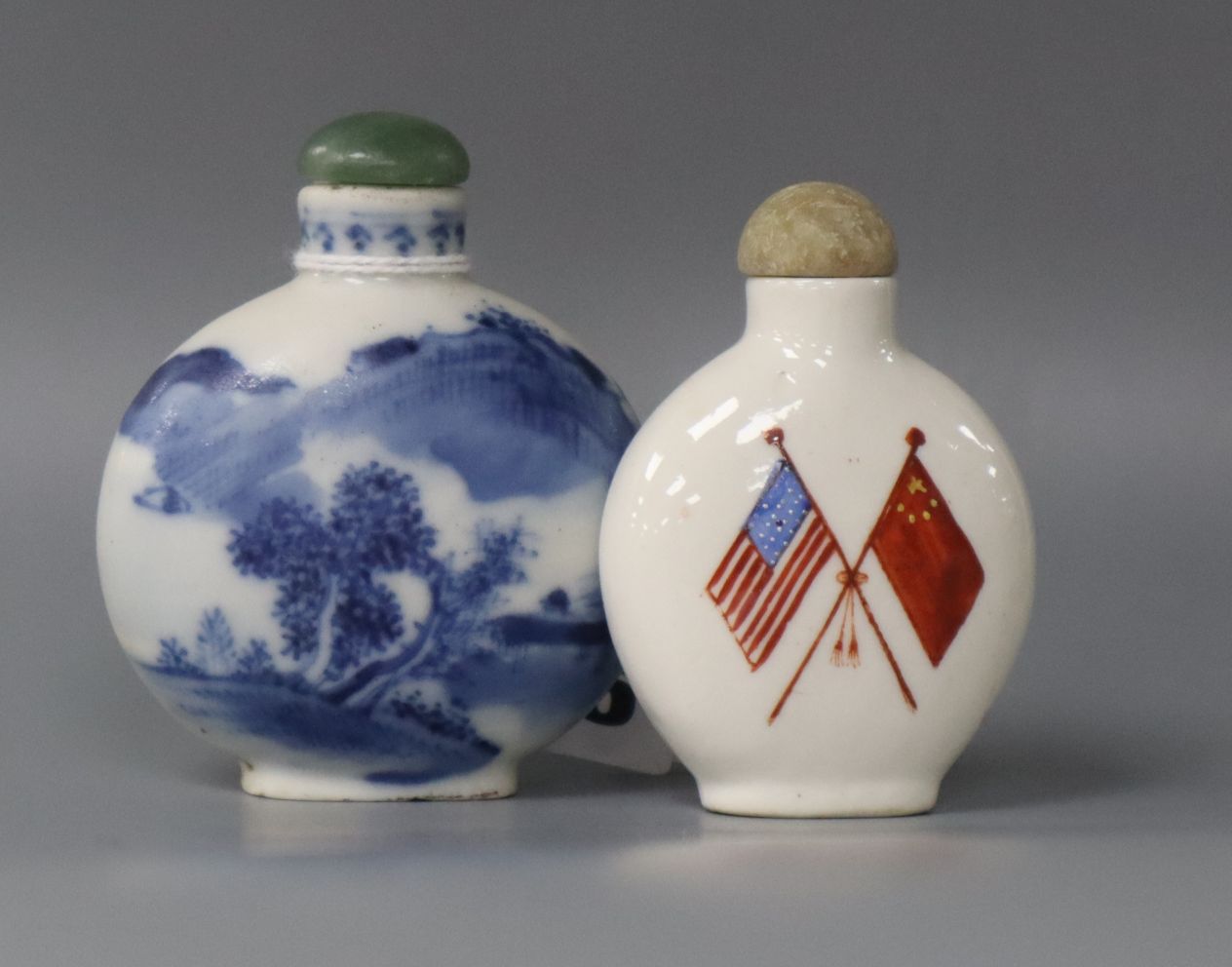 A Chinese Richard Nixon and Chairman Mao snuff bottle c.1972 and a Chinese blue and white snuff