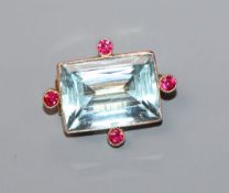 A 15ct, synthetic? ruby and aquamarine set brooch, 25mm.