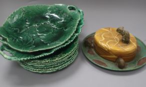 A set of green leaf plates and a Majolica mouse cheese dish and cover, height 13cm approx.