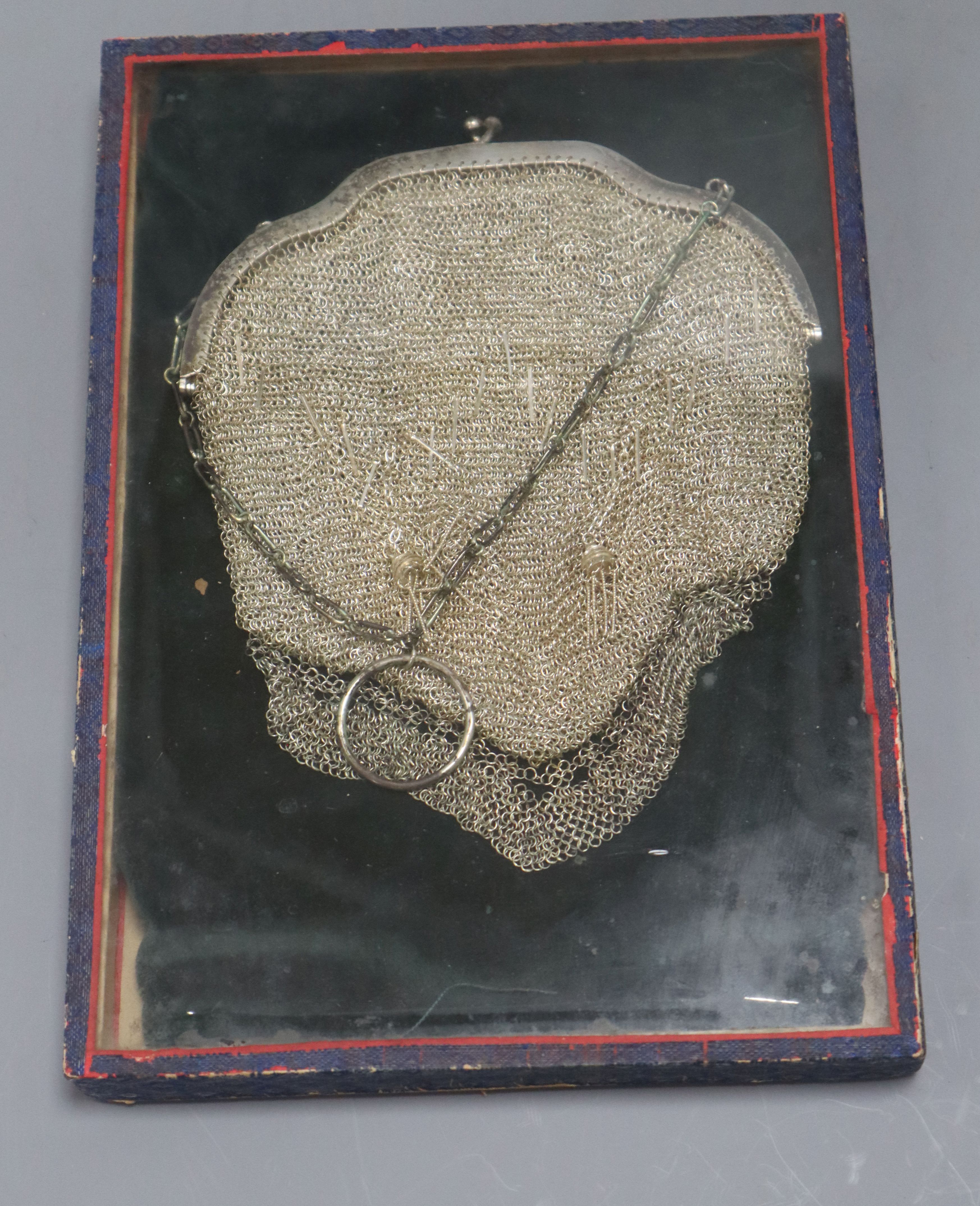 A Chinese silver chain mail purse by Wang Hing - Image 2 of 2