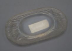 An R. Lalique oval dish, no.280, length 15cm