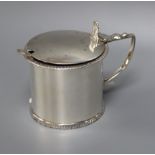 A late Victorian silver drum mustard, Edward Hutton, London, 1892, height 82mm.
