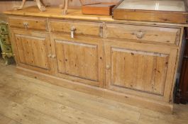 A Victorian-style pine dresser base L.210cm