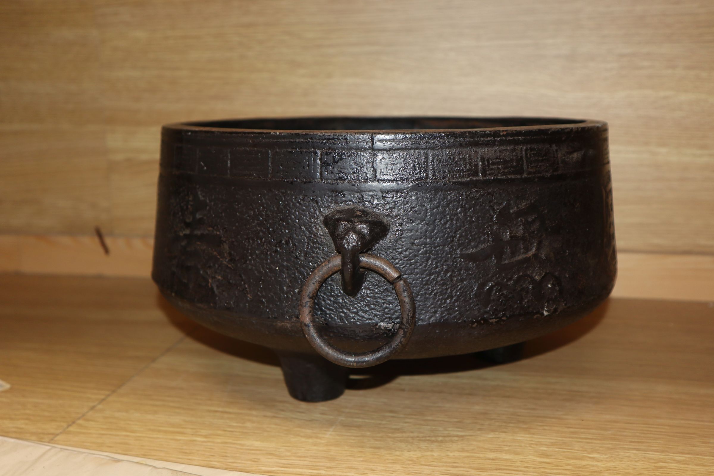 A Chinese cast iron tripod censer diameter 31cm - Image 3 of 7