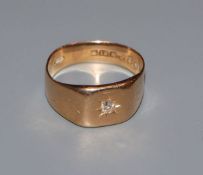 A gentlemens' 18ct gold wedding ring, gypsy-set with a single diamond, size R.