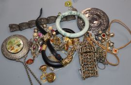 A mixed group of assorted jewellery etc. including costume, a silver mounted compact mirror, 925