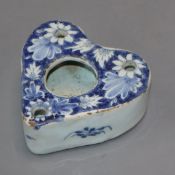 An 18th century Delft blue and white painted heart shaped pen and inkstand length 11cm