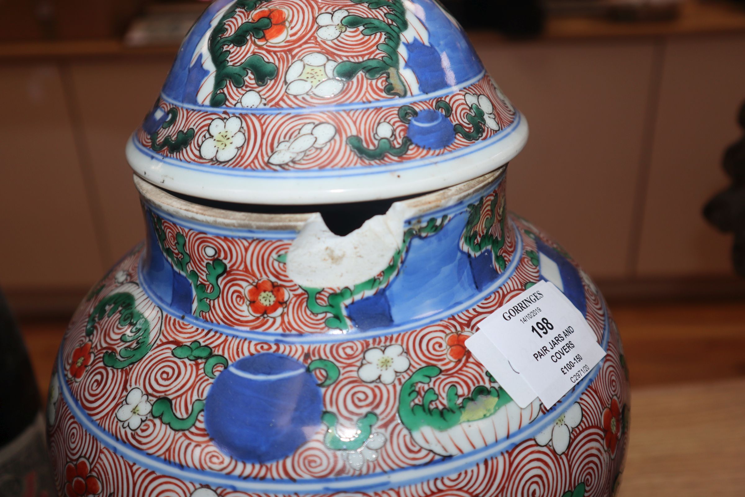 A pair of Chinese porcelain wucai jars and covers, late 19th/early 20th century height 36cm (a.f.) - Image 7 of 9