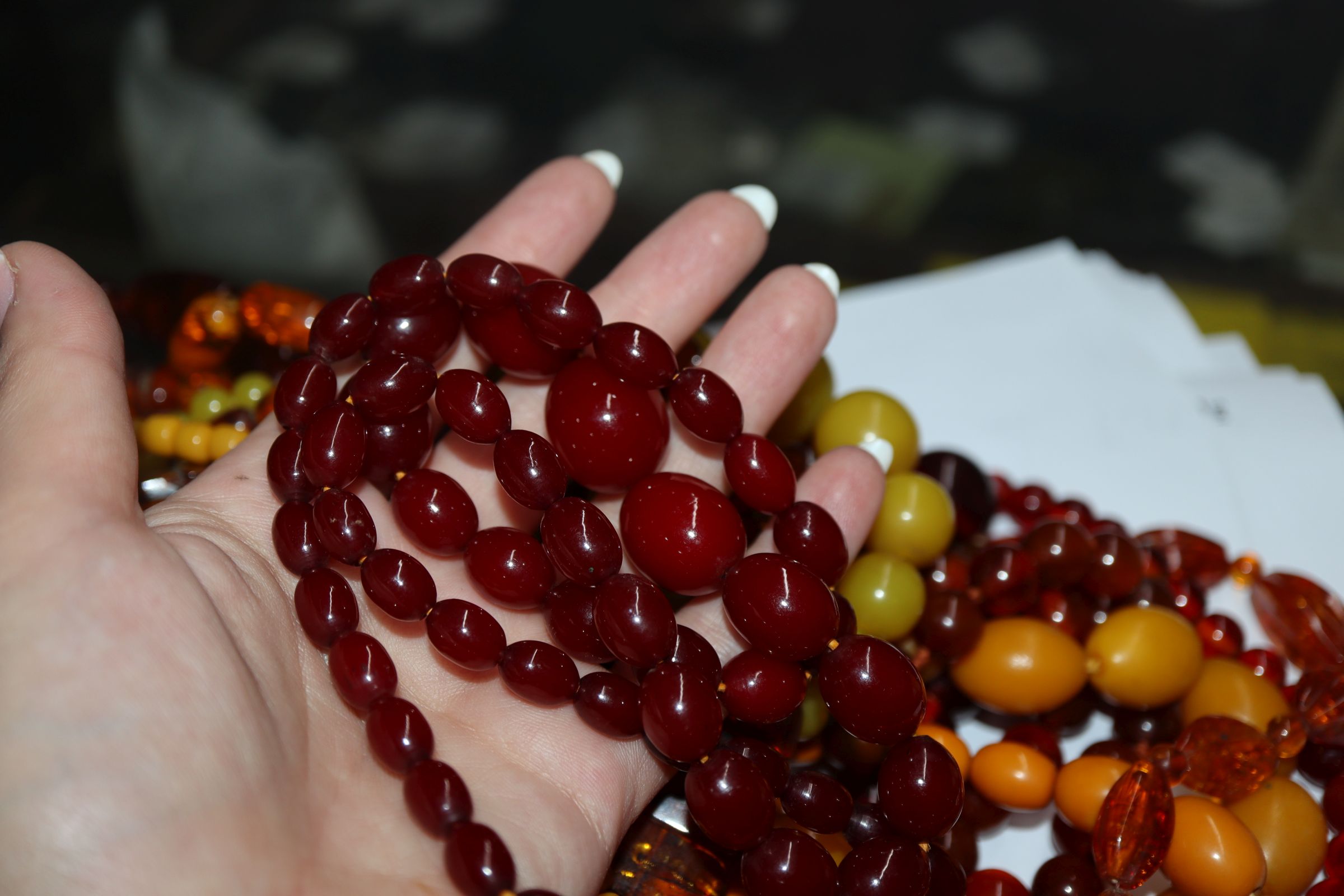 A quantity of amber and faux amber bead necklaces. - Image 7 of 8