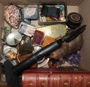 A collection of miscellaneous collectables