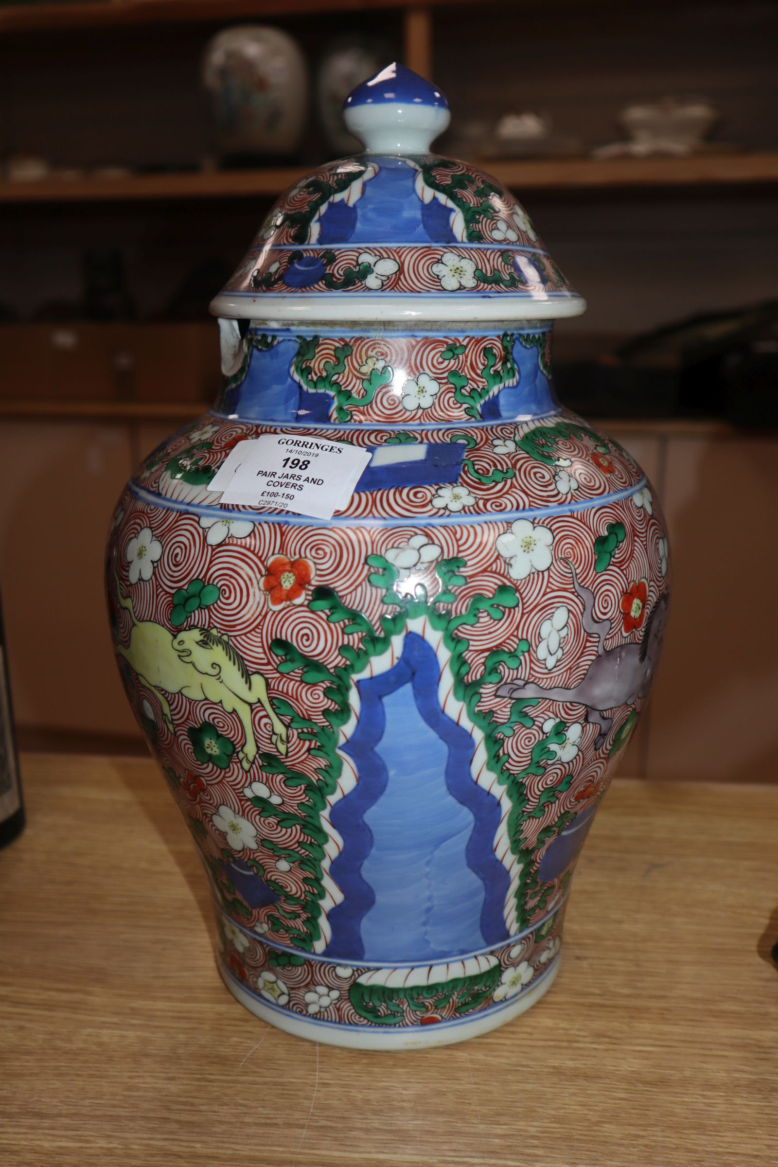 A pair of Chinese porcelain wucai jars and covers, late 19th/early 20th century height 36cm (a.f.) - Image 6 of 9