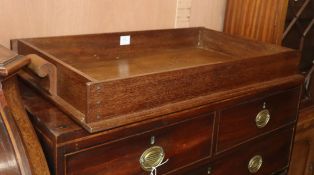 A mahogany two-handled drinks tray overall 88cm