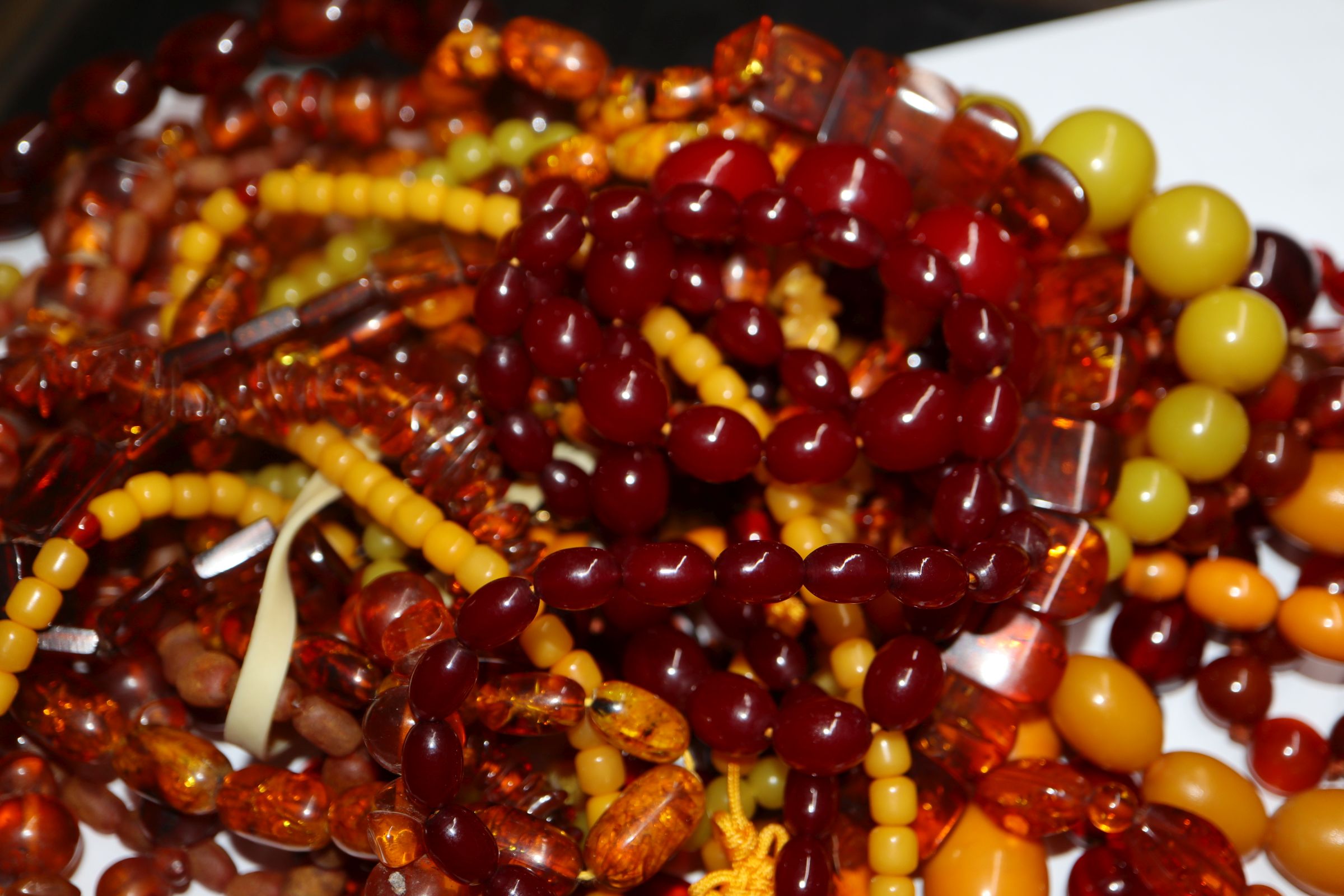 A quantity of amber and faux amber bead necklaces. - Image 8 of 8