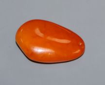 An amber pebble pendant, gross weight 22grams, 59mm.