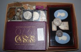 A Victorian crown and assorted later coinage to include three 1970 proof sets