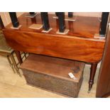 A Victorian mahogany Pembroke table W.102cm