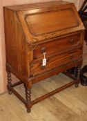 A 1920s oak bureau W.76cm