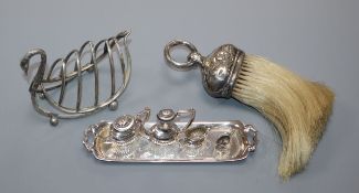 A late Victorian novelty silver swan shaped toastrack Birmingham, 1898, a silver mounted brush and