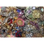 A quantity of assorted costume jewellery including brooches etc.