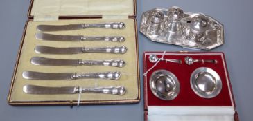 A set of six butter knives (cased), a pair of miniature patens and salt spoons (cased) and a four-
