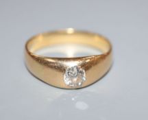 An 18ct ring gypsy-set with a single diamond, size Q/R.