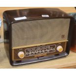 A 1950's Bakelite radio