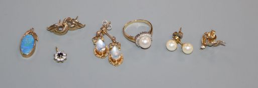 A 9ct bi-colour gold pearl and diamond cluster ring, a 9ct gold opal-set pendant & 5 other items (