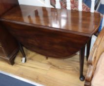 A Georgian mahogany circular drop-flap pad foot dining table W.106cm