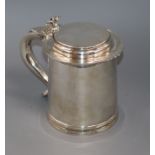 An Edwardian 18th century style silver tankard by Henry Stratford, London, 1901, with engraved