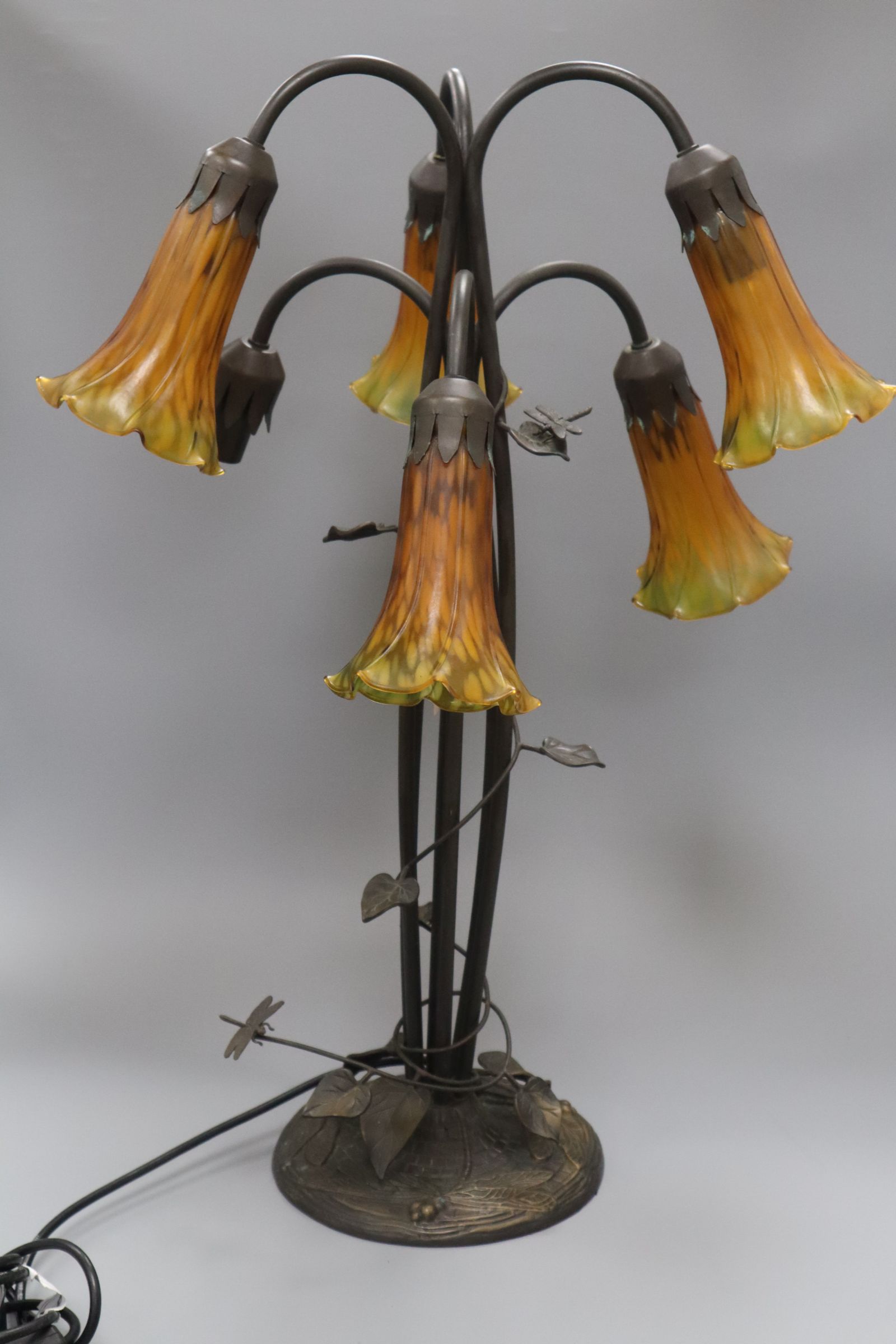 A Tiffany-style lamp lacking one shade - Image 2 of 2