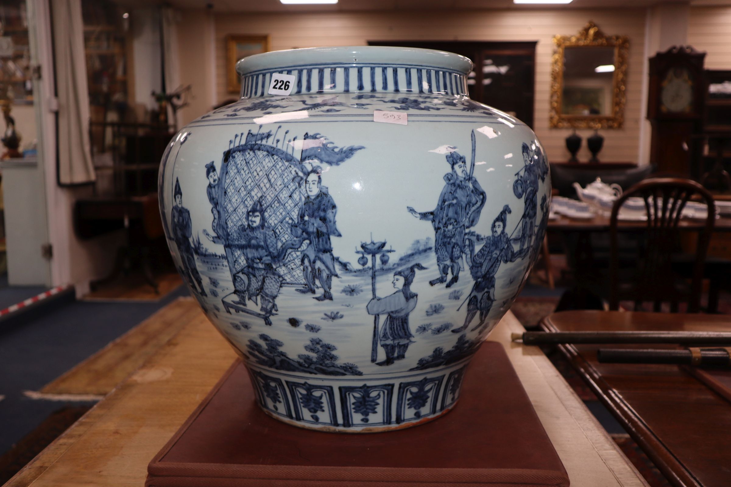 A large Chinese blue and white Guan jar height 40cm - Image 8 of 10