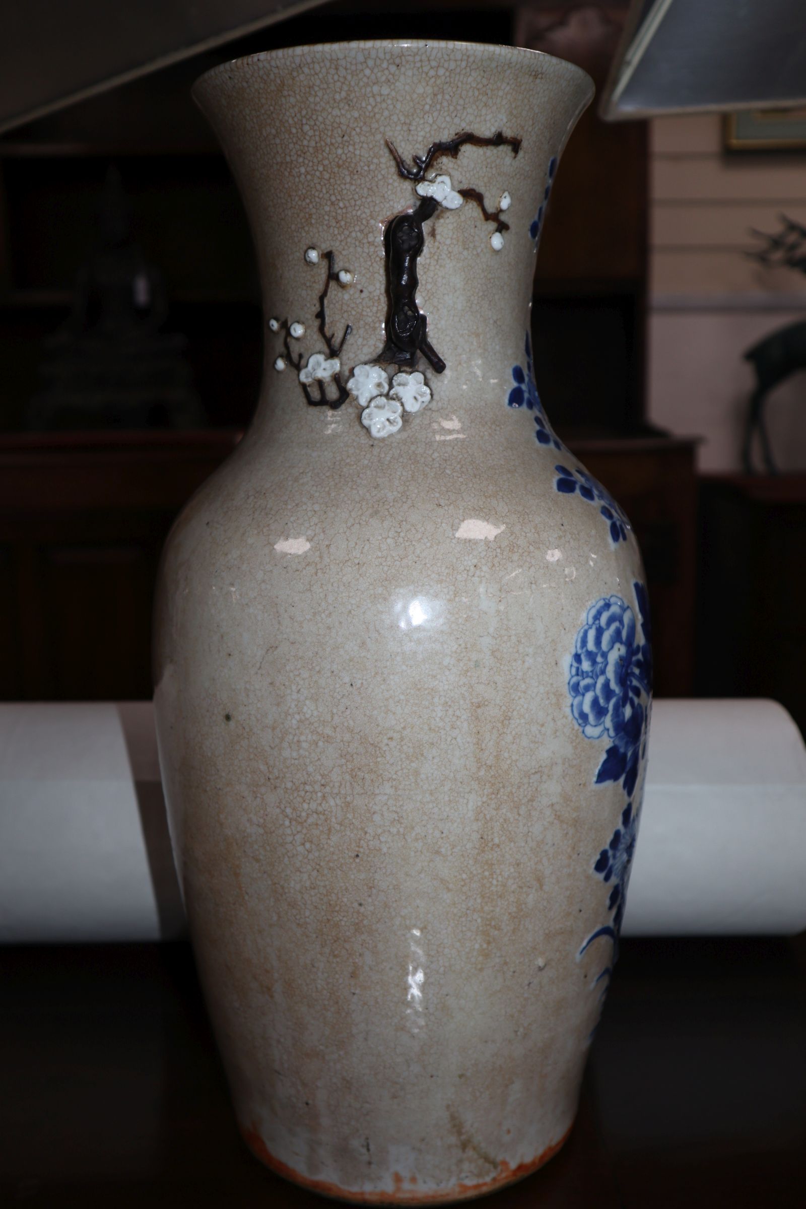 A Chinese crackle glaze blue and white vase, c.1900, Chenghua mark - Image 6 of 9