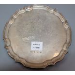 A small modern silver salver, Birmingham, 1988, 25.3cm, 14.5 oz.