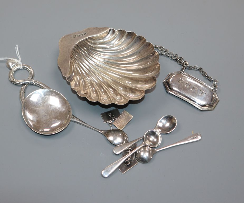 A late Victorian silver butter shell, Sheffield, 1897 and other small items including Italian 800