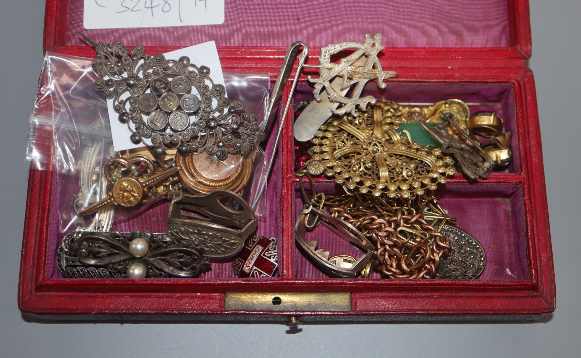 A box of assorted mainly costume jewellery.